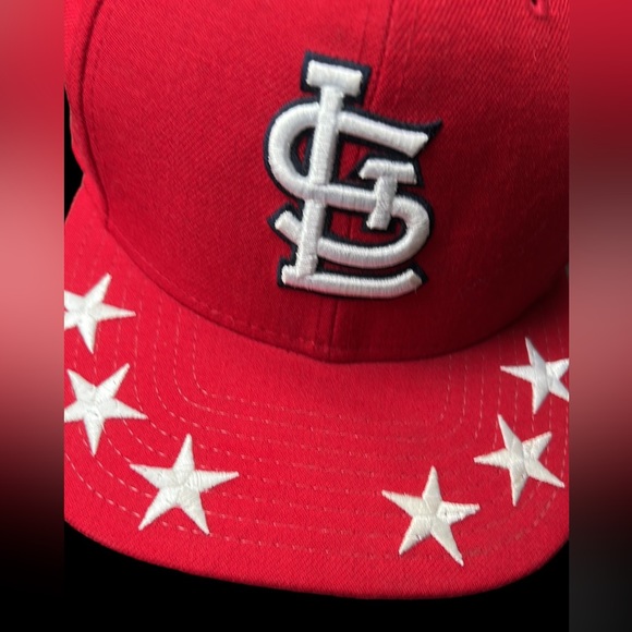Men’s St. Louis Cardinals Hat with Stars - Picture 3 of 8